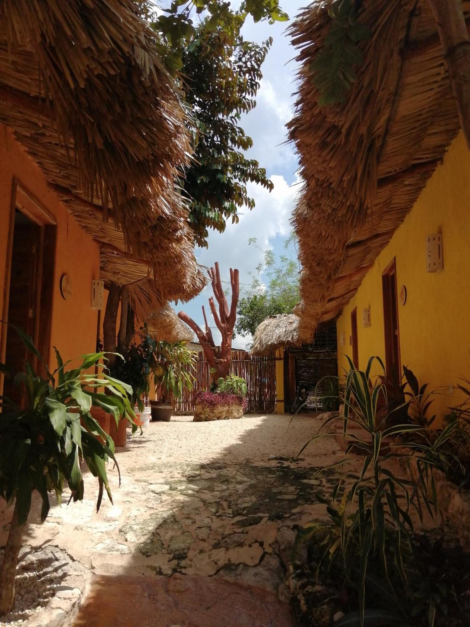 Suites De Piedra Y Colores En Chichen Itza Piste Exterior photo