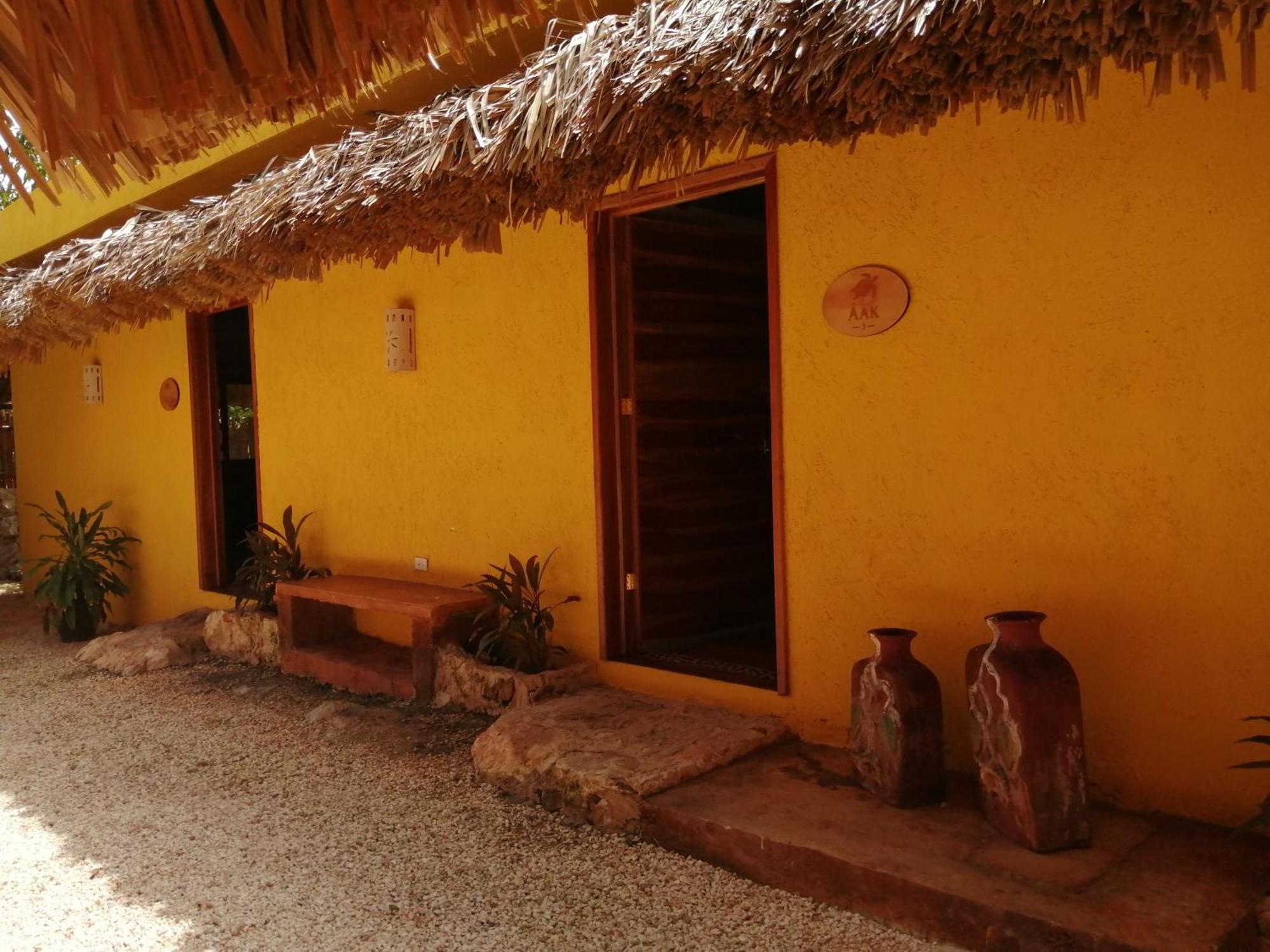 Suites De Piedra Y Colores En Chichen Itza Piste Exterior photo