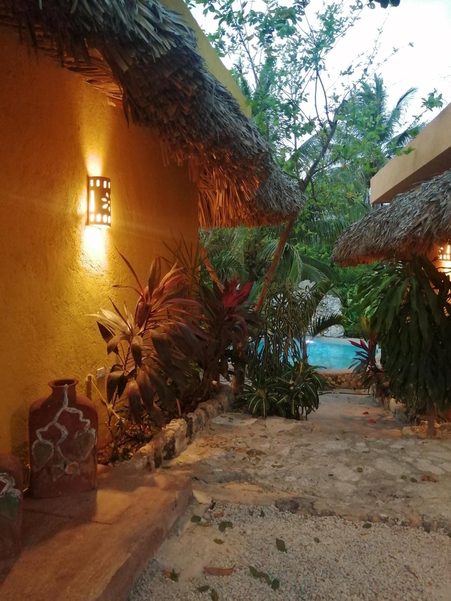 Suites De Piedra Y Colores En Chichen Itza Piste Exterior photo