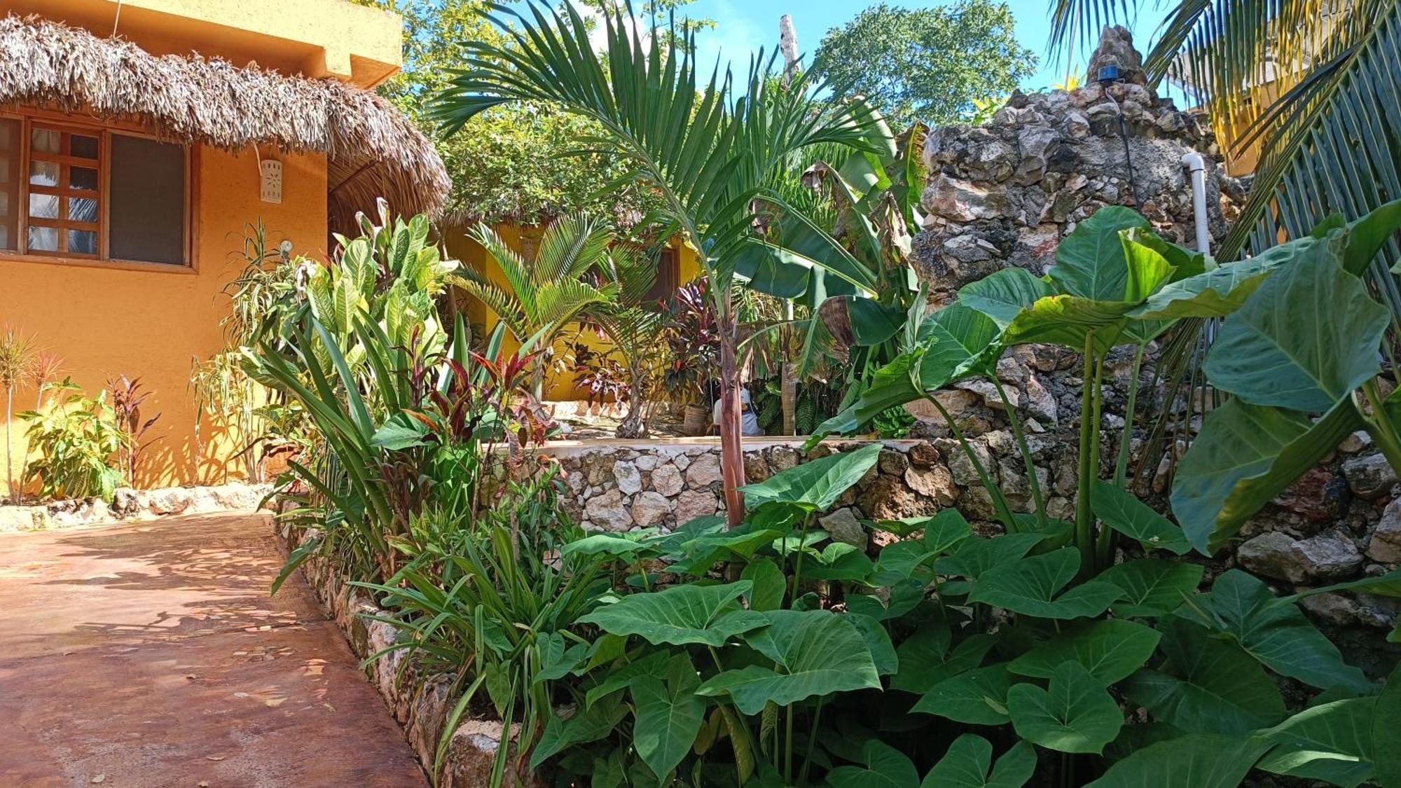 Suites De Piedra Y Colores En Chichen Itza Piste Exterior photo