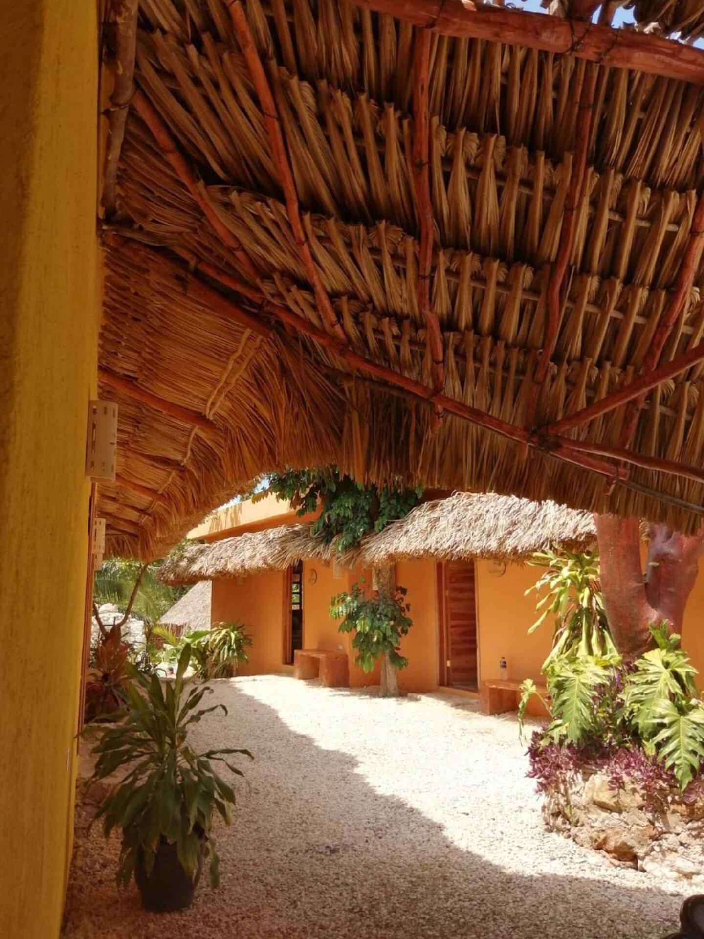 Suites De Piedra Y Colores En Chichen Itza Piste Exterior photo